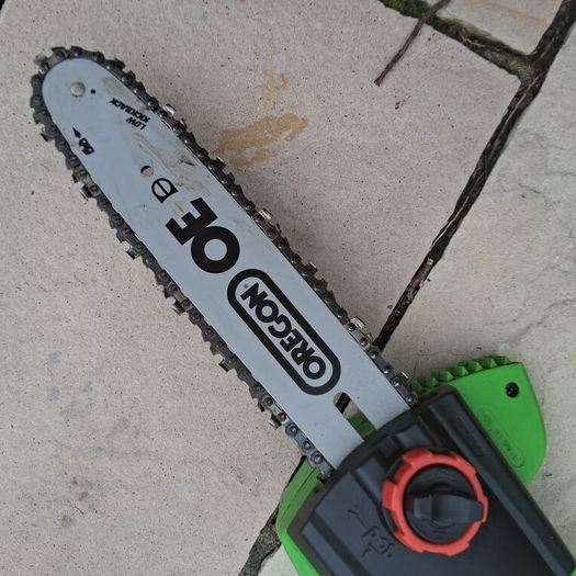 Electric hedge trimmer /pruner