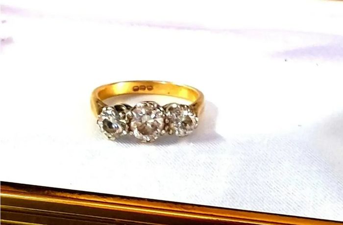 Vintage 24ct Gold Diamond Trilogy Ring
