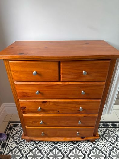 Chest of drawers