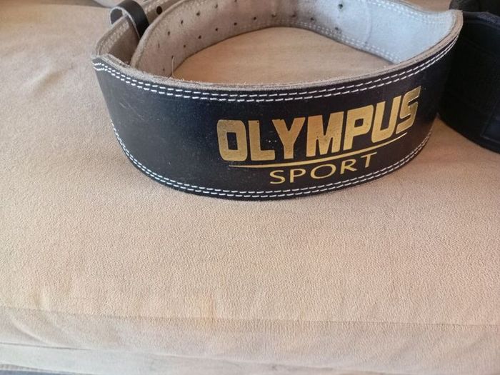 weightlifting belts X 3 and 2x lifting strap sets