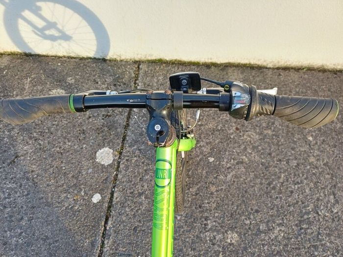 Carrera Abyss Jnr Fit 20 inch wheels