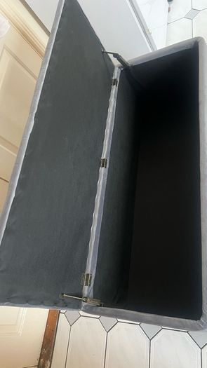 Titlu: Grey Velvet Storage Ottoman / Storage Bench - Excellent Condition