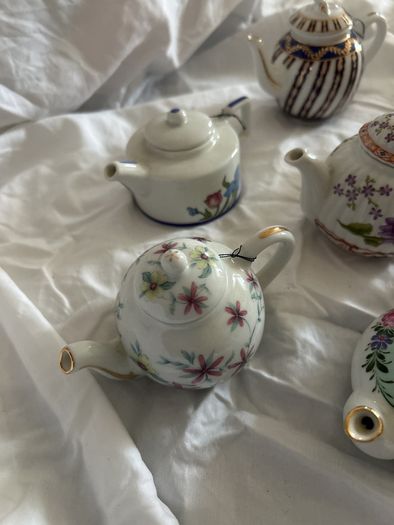 teapots mini size porcelain The Minature teapot collection