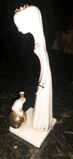 The princess and the frog Art Deco porcelain statue