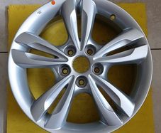 (Near new) 1 x Genuine Hyundai ix35 17'' Alloy Wheel - Nationwide Delivery