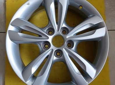 (Near new) 1 x Genuine Hyundai ix35 17'' Alloy Wheel - Nationwide Delivery