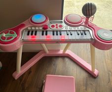 Play Keyboard/Piano with seat