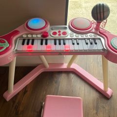 Play Keyboard/Piano with seat