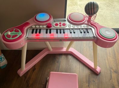Play Keyboard/Piano with seat