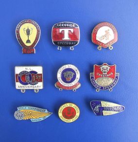 MOTORCYCLE SPEEDWAY (racing sports) - a selection of vintage Speedway Supporters' badges (1960's to 1980's)