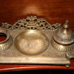 Brass inkwell (29cm x 12cm)