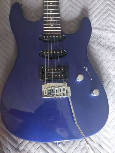 Squier by Fender Showmaster