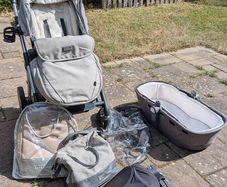 Silver Cross Pioneer buggy & accessories