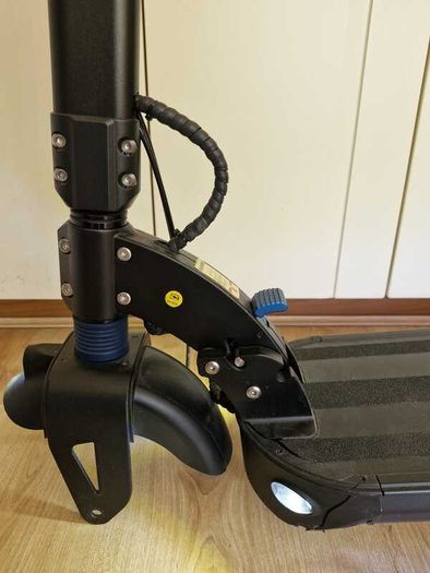 Apollo Explore V1 (1000W) - Needs brake service & tube
