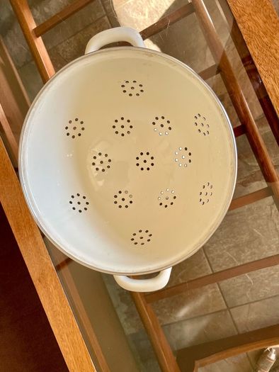Vintage Pretty Rayware Metal Kitchen Sieve Enamelware Drainer