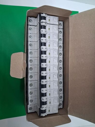 Postage - 12 x Siemens 5SY6106-7 MCB C6 1-Pole