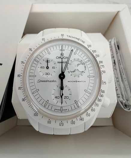 omega Moonswatch Mission to the Moonphase Snoopy