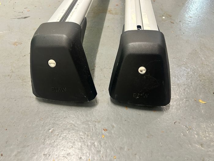 BMW Roof Bars G30 5 Series & Range Rover Velar Roof Bars