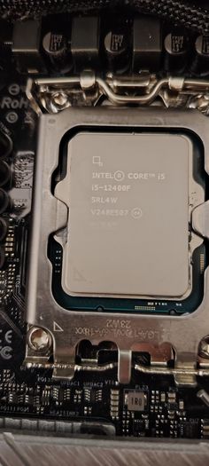 Intel i5 12400f