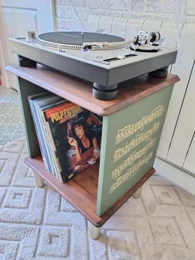 Cabinet for vinyl records storage