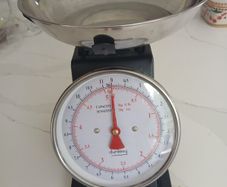 Food weighing scales
