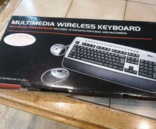 Multimedia wireless keyboard