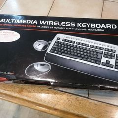 Multimedia wireless keyboard