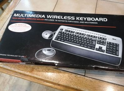 Multimedia wireless keyboard