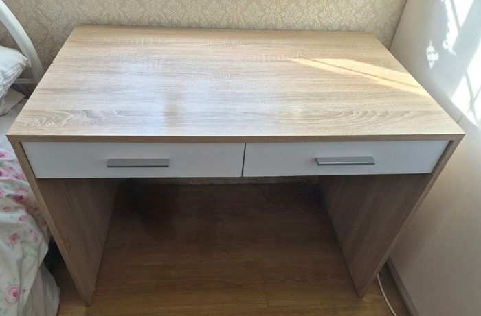 Office desk + chair
