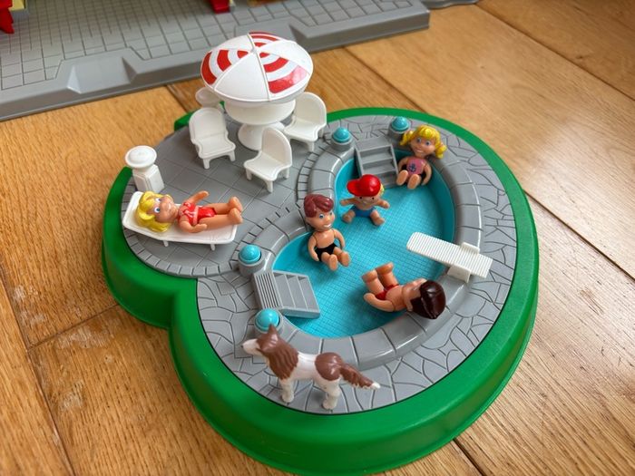 Vintage Oh Penny doll house