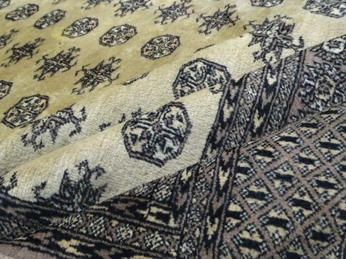 P.ersian Buchara Rug 2.85 x 1.90m (BUC12)