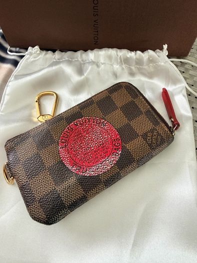 Louis Vuitton Trunk limited edition keycles Authentic