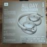 JBL Live 780 nc wireless headphones Image 2