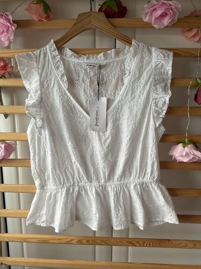 top Bnwt Stradivarius white broderie Anglaise size large summer top