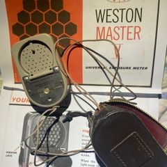 Weston Master V Lightmeter with Case is working