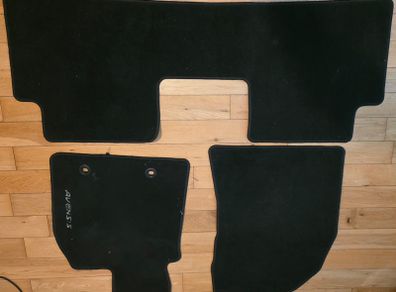 toyota avensis car mats