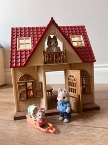 Sylvanian House & Wolf Family