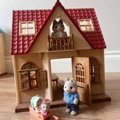 Sylvanian House & Wolf Family
