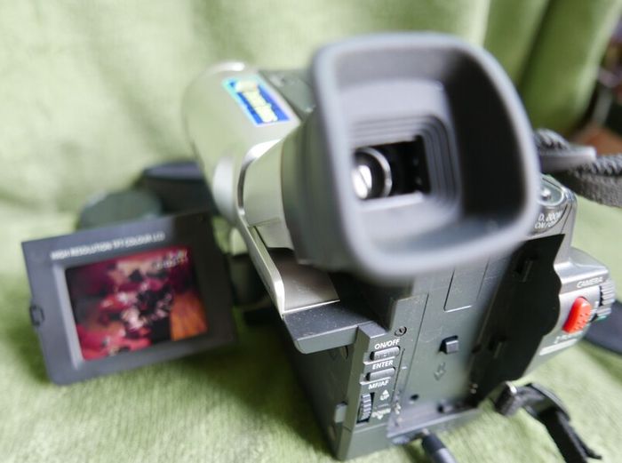 Samsung VP-L600 8mm Video Camera Silver 2.5" LCD 500x Zoom