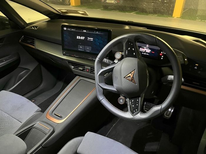 232 Cupra Born eBoost V3 (top spec), 1y warranty left