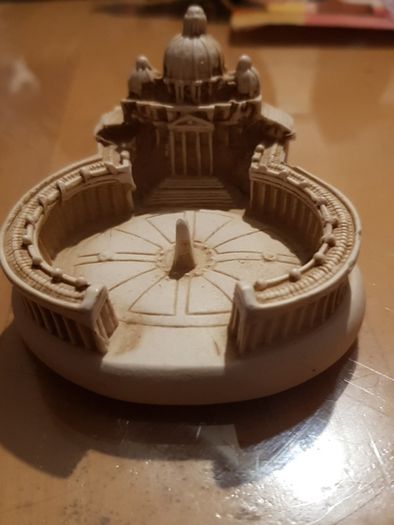 Small Resin Souvenir Roma San Pietro Keepsake