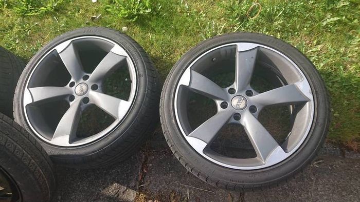 Audi a4 b7 sline bumper fog lamp grills. Spot lights double din GPS radio 3 spoke steering wheel armrest seats turbo glove box rear ashtray twin exhaust parts breaking