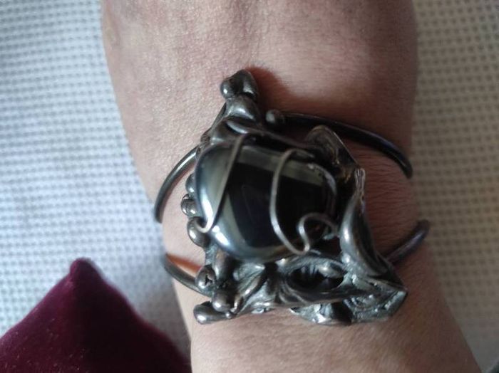Cuff bangle
