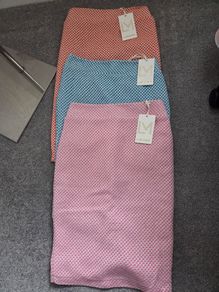 New with tags. 3 colours available. Gorgeous fully lined, knee-length check pencil skirt from Lamicar. Size M (8).