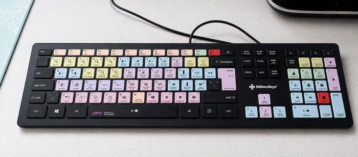 Logic, wireless and illuminated Keyboard, Avid Protools, as new.