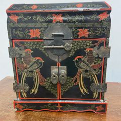 Decorative Chinese Style Lacquered Jewellery Chest with Key
