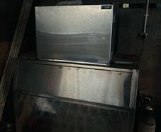 Unifrost Ice Machine