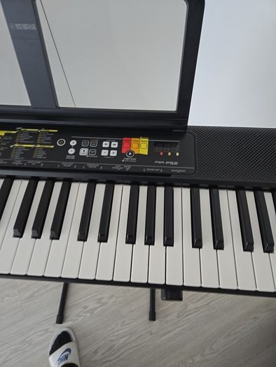 Yamaha keyboard psr-f52