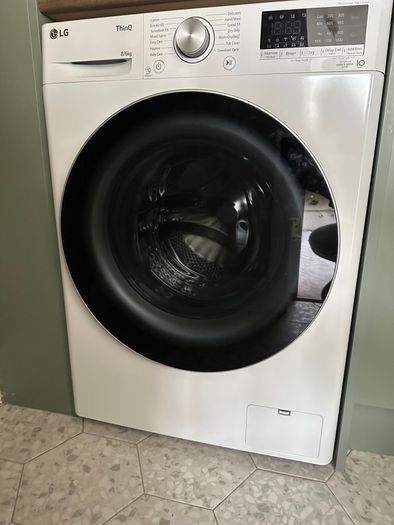 LG ThinQ Washer Dryer 8kg/6kg - Excellent Condition