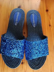 Heavenly Feet sandals/ mules size 6